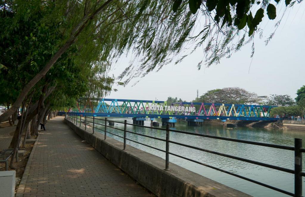 Amaris Hotel Tangerang Exterior photo