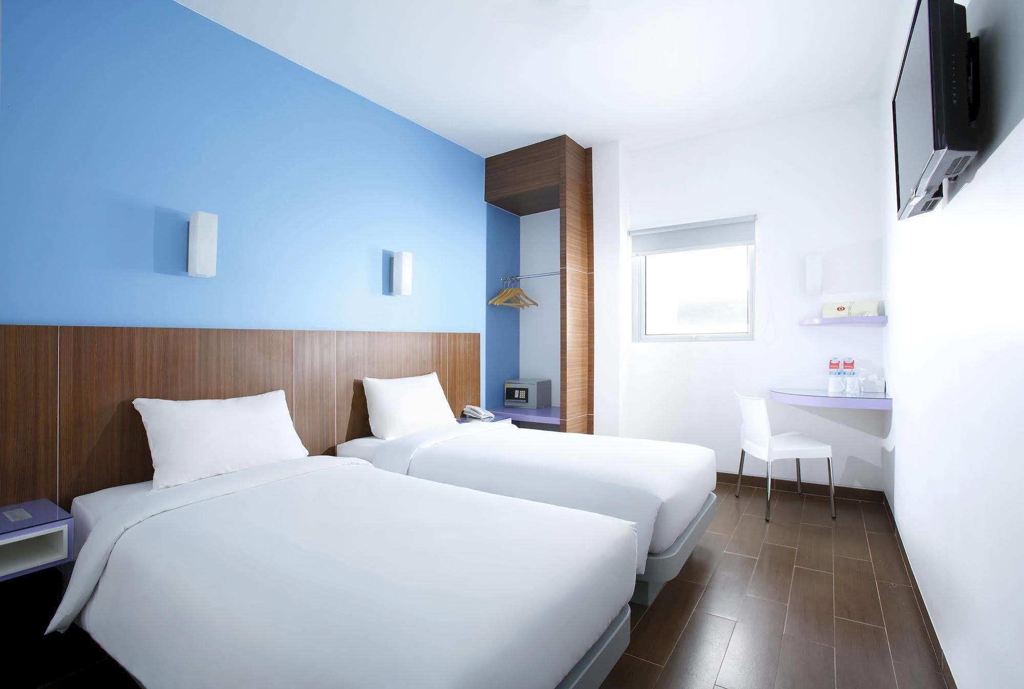 Amaris Hotel Tangerang Exterior photo
