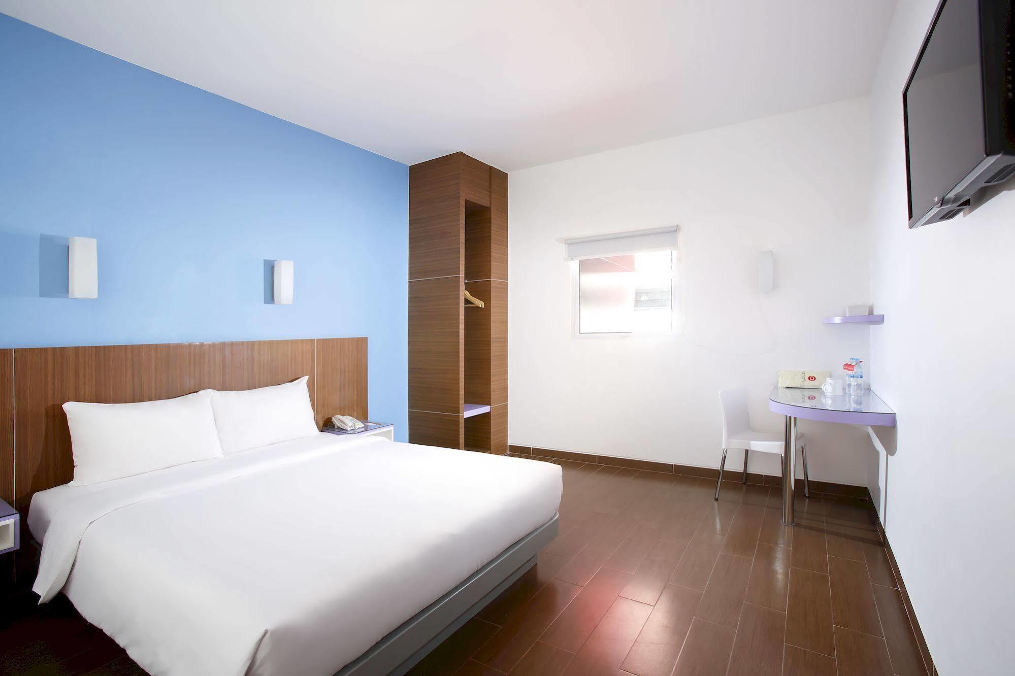 Amaris Hotel Tangerang Exterior photo